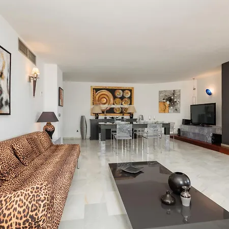 Exclusive Penthouse, With Sea And Marina Views And Private Parking, In The Heart Of Puerto Banus * Marbella