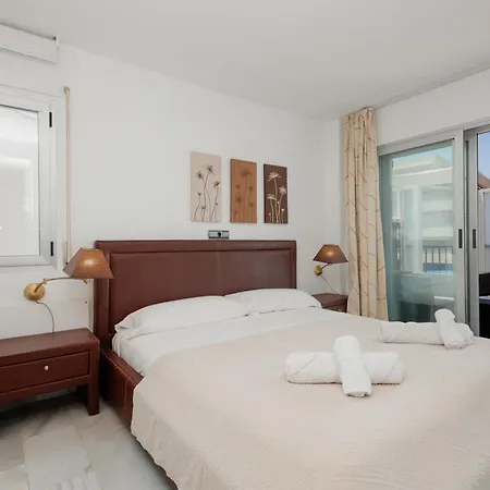 Exclusive Penthouse, With Sea And Marina Views And Private Parking, In The Heart Of Puerto Banus דירה