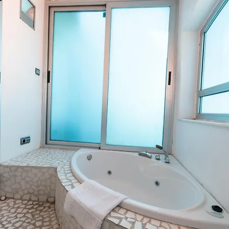 アパート Exclusive Penthouse, With Sea And Marina Views And Private Parking, In The Heart Of Puerto Banus