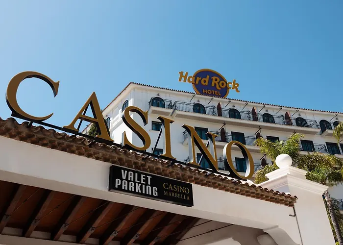 Apartment Exclusive Penthouse, With Sea And Marina Views And Private Parking, In The Heart Of Puerto Banus *
