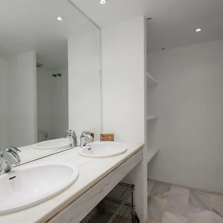 Exclusive Penthouse, With Sea And Marina Views And Private Parking, In The Heart Of Puerto Banus شقة